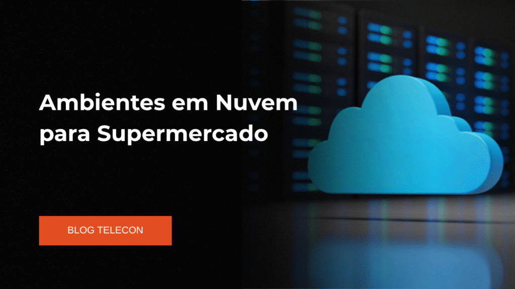 Banner digital com fundo escuro e desfocado mostrando luzes de servidores. À direita, uma ilustração 3D de uma nuvem azul brilhante. À esquerda, o texto em branco 'Ambientes em Nuvem para Supermercado' posicionado acima de um botão retangular na cor laranja.